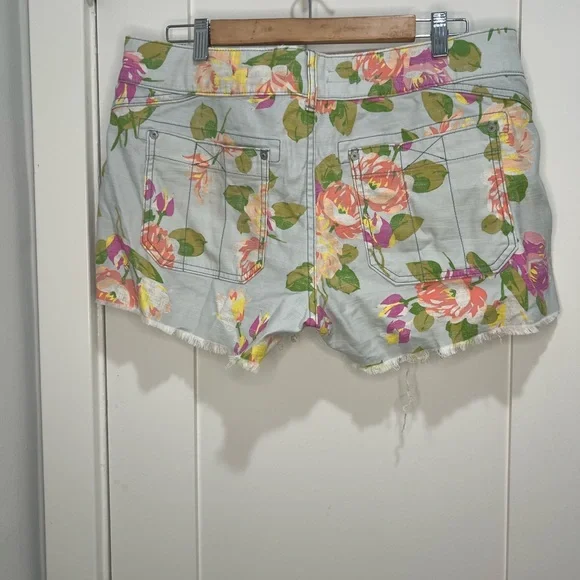 Anthropologie Floral Women's Shorts - Picture 6 of 6